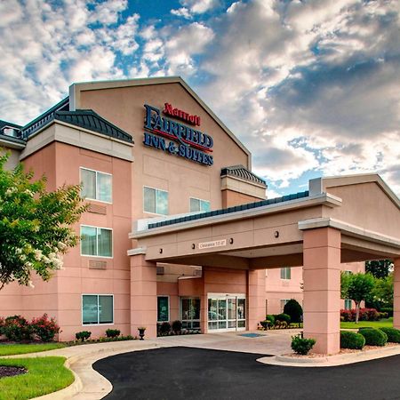 Fairfield Inn And Suites By Marriott Emporia I-95 Екстериор снимка