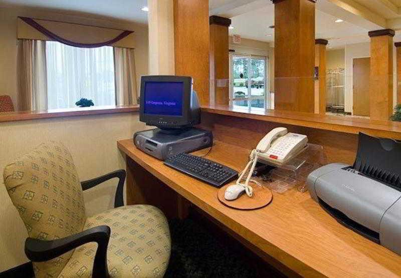 Fairfield Inn And Suites By Marriott Emporia I-95 Екстериор снимка