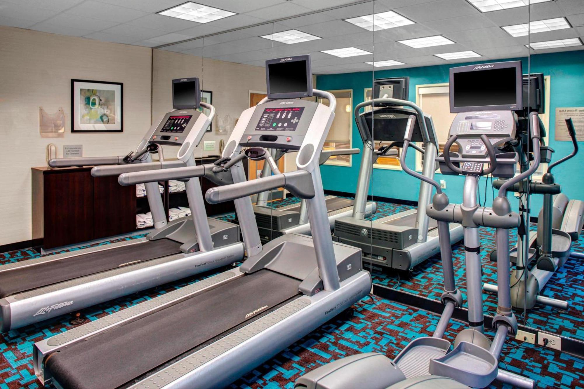 Fairfield Inn And Suites By Marriott Emporia I-95 Екстериор снимка