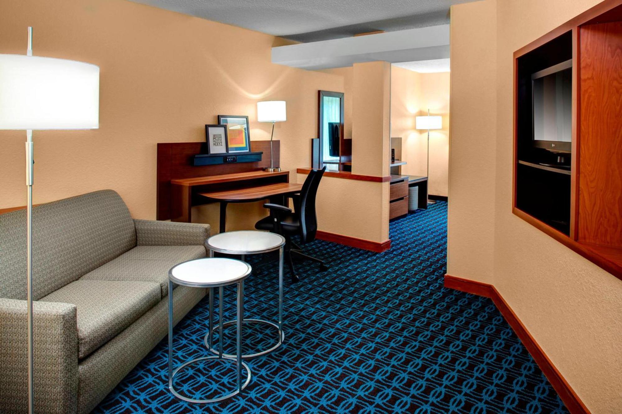 Fairfield Inn And Suites By Marriott Emporia I-95 Екстериор снимка