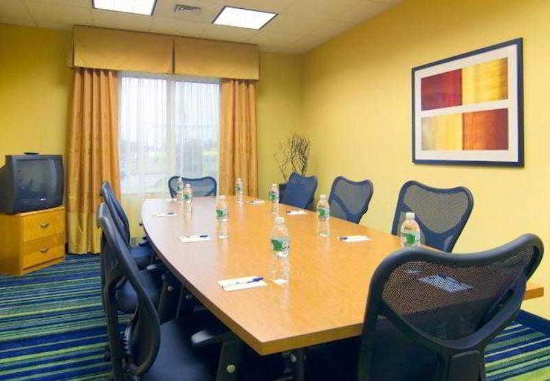 Fairfield Inn And Suites By Marriott Emporia I-95 Екстериор снимка