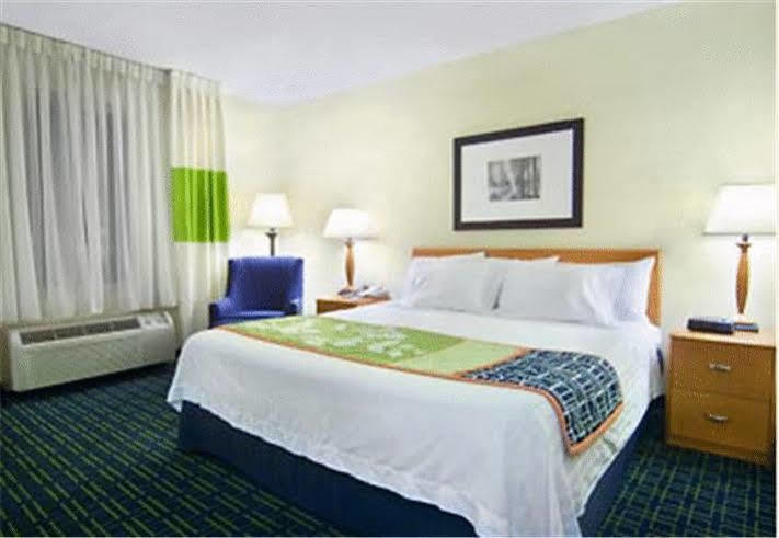Fairfield Inn And Suites By Marriott Emporia I-95 Екстериор снимка
