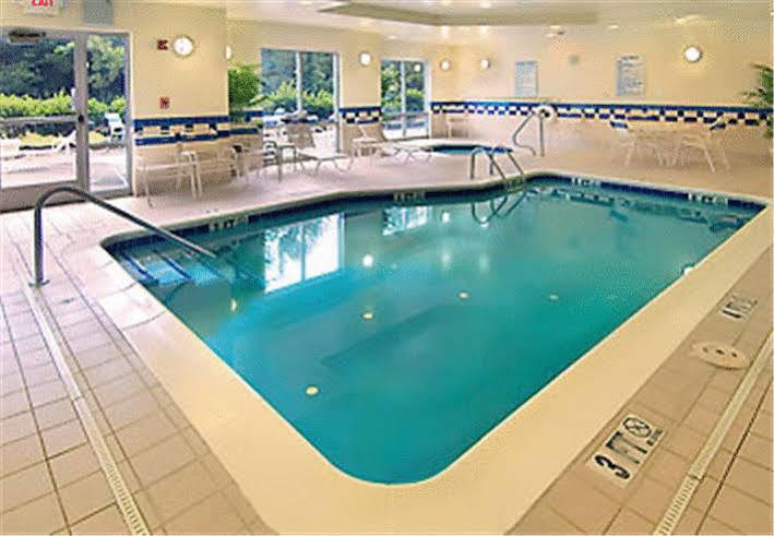 Fairfield Inn And Suites By Marriott Emporia I-95 Екстериор снимка