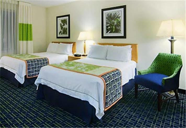 Fairfield Inn And Suites By Marriott Emporia I-95 Екстериор снимка