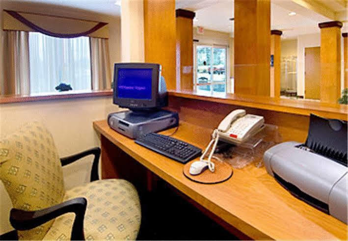Fairfield Inn And Suites By Marriott Emporia I-95 Екстериор снимка